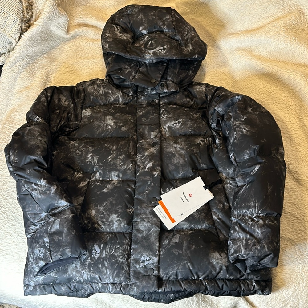 Lululemon Wunder Puff Jacket
Aquila Black Multi